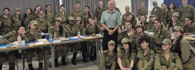 הרצאות לחיילים / תלמידים