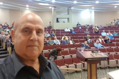 "בית בכפר הדרים", כפר סבא