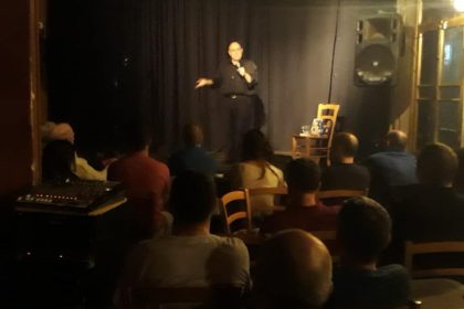 הרצאה לעובדי אינטל, בערב סגור בפאב בחיפה.